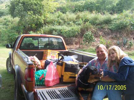Ber, daughter Jana and the Cubster loading up food to take to the Huichols.